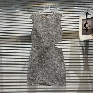 Casual klänningar 2024 vår sommarkvinnor ärmlös tankklänning silver ljus siden ihålig ut midja o-hals kort a-line för dam