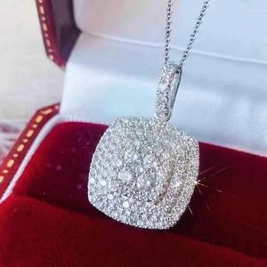 ペンダントネックレスne'w Full Bling Iced Out Necklace for Women Shiny Cubic Zirconia Delicate Femaly Engagement Wedding Wedding Trendy Jewelry