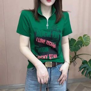 女性のTシャツ夏の新しいレディースプーラーファッションカジュアルフィット韓国人スタンドアップネックプリントジッパーパネル半袖マッチングTシャツTopl2405