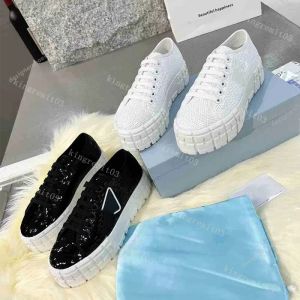 Slippers Designer Sneakers Dupe AAAAA Slippers Nylon Casual Shoes Wheel Platform Sneaker Edition White Trefoil Leather Patches Shoes Dayrem