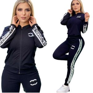 24SS Spring New Womens TrackSuits Luksusowa marka Moda Casual Sports Designer 2 -częściowy zestaw J882572