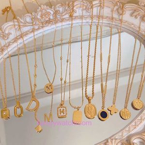 Luxury Tiifeniy Designer Pendant Necklaces Japan and South Korea Light Titanium Steel Lock Bone Chain Small Design Necklace Female Gold Fashion Temperament Commut