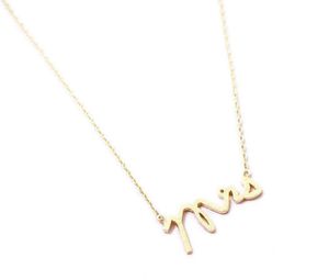 Ny Simple Dainty Mrs Pendant Charm Halsband Small Stamped Word Initial Necklace Love Name Alphabet Letter Halsband smycken3850062