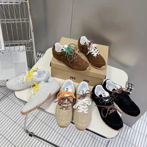 Spring e autunno scarpe da corsa sportive all'aperto da donna allenatore di lusso miui miui di alta qualità espadrille designer pista tinnis cali