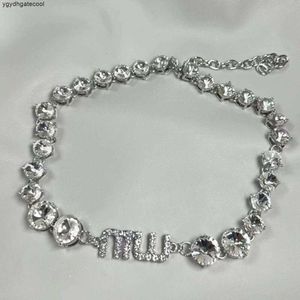 MIU Big och Small Sister Style ~ High Class Full Diamond Party Collebone Chain Dress Halsband Tillbehör 2024 000