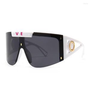 Occhiali da sole Lettere Design del marchio 2022 Squadra quadrata Donne uomini maschi Ladies Outdoor Sports Sun Glasses sfumature Gafas 245i