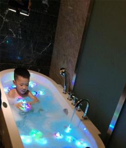 Badljus LED -ljus leksaksfest i badkaret Toy Bath Water Led Light Kids Waterproof Children Funny Time Party Gifts2482330
