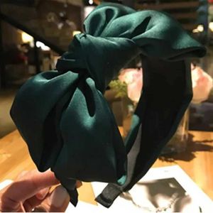 Headbands Dark green satin bow headband suitable for elegant womens headbands womens hair accessories pure silk bow wide hair Q240506