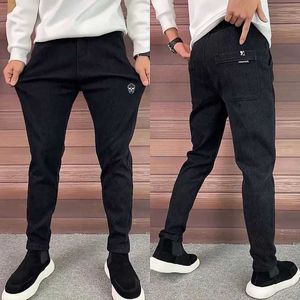 Herrbyxor Nya högkvalitativa herrbyxor Spring Elastic Sports Pants Fashionabla Elastic Belt Ultra Thin Mens Jeans Cargo Pants Y240506