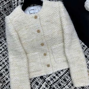 Designer women's jacket 2024 early spring new style sweet and age reducing single breasted double pocket round neck wool short jacket