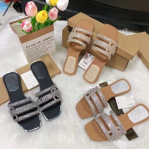 Tasarımcılar Yeni Kadın Plaj Terlik Moda Rhinestone Yaz Peep Toe Sandal Tasarımcı Luxurys Square Head Düz Ayakkabı Boyutu 37-41