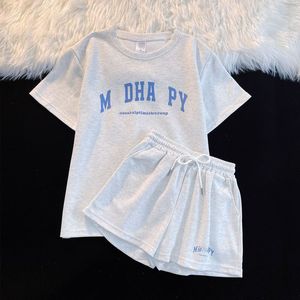 Luxury Madhappy Designer Tshirt Tracksuit Två 2 -stycken övergripande kvinnor Liberty Casual Clothing Street Shorts Hylsa kläder High Street Woman Tees Neck Pullover