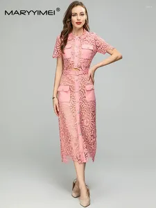 Arbeitskleider Maryyimei Mode Runway Frauen Pink Hollow Out Bleistiftrockanzug Turnhalterkragen Shirt Style Gürtel Tasche Hälfte