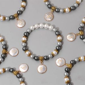 Bracelets de charme inicial a-z letra shell redonda pulseira de miçangas para homens femininos de alta qualidade presentes de jóias românticas