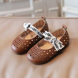 Sandals Child Shoes Girl Princess Shoe Spring New Hollow Out Shoes Soft Soled Sandals Kid Leather Shoe PU Girl Walking Shoes Sandalias