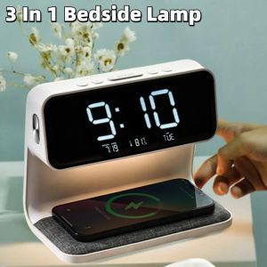 Klockor 3 i 1 sänglampa Touch Touch Wireless Charger Bedside Table Lamp Dimble Digital Alarm Clock Stor skärm för sovrummet