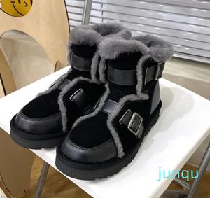 Luxury Boots Men Women Shoes Sheep fur one-piece snow boots Women's cotton boots Motorcycle high top thick sole wool fleece buckle cotton shoes winter