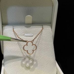 Högklassig designer halsband VanCleff för kvinnor Transparent Clover Halsband Crystal Pendant Rose Gold Platinum Collar Chain