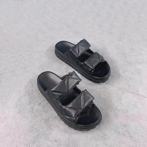 Tasarımcı Terlik Tığ Flatform Slaytlar Platform Platform Sandalet Rafya Yeniden Alış Plajı Kadın Katırlar Raffie Alt Yaz Kadınlar