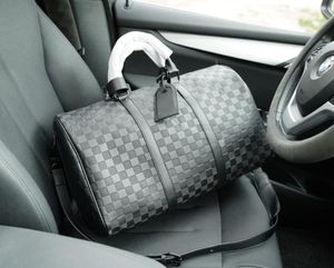 Słynne designerskie torby Duffel 7A Najwyższej jakości mężczyźni Kobiety Podróżuj na luksusowym bagażu oryginalne skórzane torebki siatki torebki na ramię luggage torba TOTE 45 cm 41416 41418