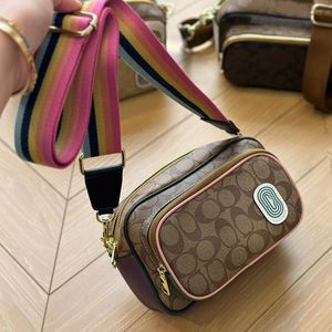 Bolsa de couro feminina da moda Bolsa de ombro clássica Bola de câmera de letra vários estilos