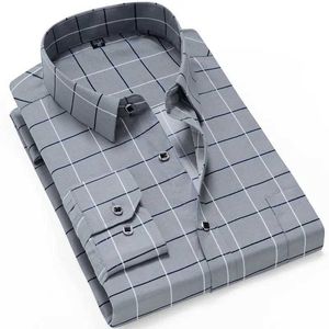 Camicie da uomo camicie sottili da camicia stampata a lunghezza da uomo coreano slim fit camicia a pezzi per abiti da business camicie a strisce di moda top da streetwear d240507