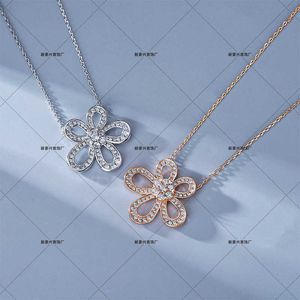 Brand originality Van Big Flower Necklace V Gold Hollow Sunflower Micro Inlaid with Diamond Collar Chain jewelry