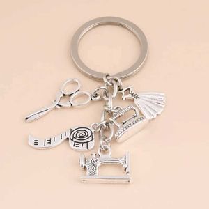 Keychains Lanyards Neue Nähmaschine Schlüsselbund Schneidereisen Key Ring Eisenband Messen Schere Kleider Schlüsselkette Damen Geschenk DIY Schmuck Handgefertigt