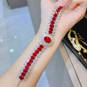 Banky Luxury Designer Schmuck All Zirkon simuliert Ruby Womens Retro Hochzeits Bankett Silber 21 cm Kette Q240506