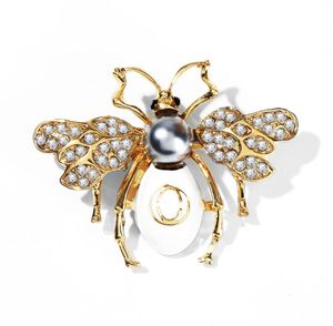 Varumärke Rhinestone Pearl Bee Brosch Pin for Women Vintage Brosches Friend Party Gift2606602