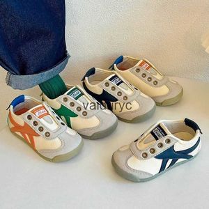 أحذية Sneakers Childrens Canvas 2024 الربيع والخريف الأولاد الجديد الفتيات الفتيات الترفيه في رياض الأطفال التدريب الأخلاقي الداخلي Forrest Gump H240507