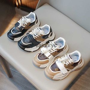 Sneakers Boys Shoes Childrens Sports Frühling und Herbst 2024 Neue Mädchen Vater kleiner mittelgroßer Casual H240507