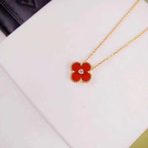 Hot High version V Golden Van Clover s925 Silver Necklace Single Diamond 18 Rose K Gold Lock Bone Chain Live Broadcast