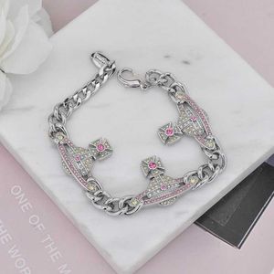 Designer VW Pink Diamond Saturn Armband Kvinnlig personlighet Fashion Multi Chain