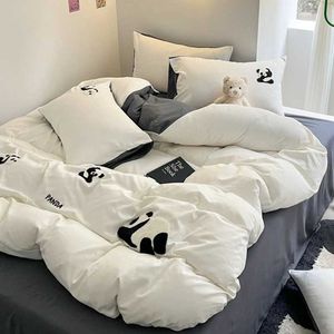 Sängkläder sätter ins tecknad panda sängkläder set handduk broderi täcke täcke drottning tvilling i full storlek grå säng platt ark täcke kuddar j240507