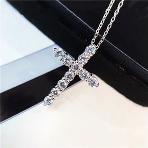 Designer Gold Cross Wisiant Naszyjniki dla kobiet świecące Bling S925 Srebrny Diamond Crystal Link Łańcuch Choker Naszyjnik Prezent biżuterii