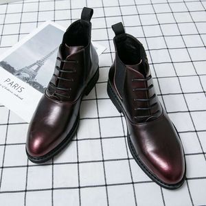 Scarpe in pelle casual di qualità rossa di qualità da uomo per uomini affari vintage nuovi stivali maschili all'aperto