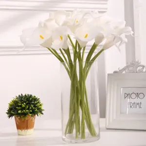装飾的な花10pcs人工キャラリリーホーム装飾のための白い偽の花ウェディングブライダルブーケテーブル