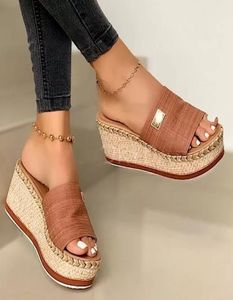 Summer Women Wedge Slippers Platform Flip Flop Soft Soft 2020 أحذية غير رسمية جديدة في الهواء الطلق في الهواء الطلق سيدات السيدات Slides8420175