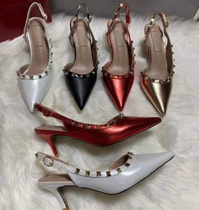 Fashion Casual Sexig Vlogo Lady Patent Leather Studded Spikes Point Toe Nude Ankle Straps High Heels Brudskor Storlek 35-42