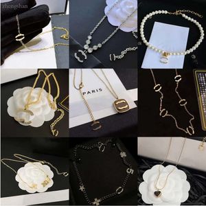 Designer Choker Necklaces Brand Letter Copper Necklace Fashionable Women Sier Gold Plated Collarbone Chain Jewelry Crystal Pearl Fashion Christmas Gift 7983