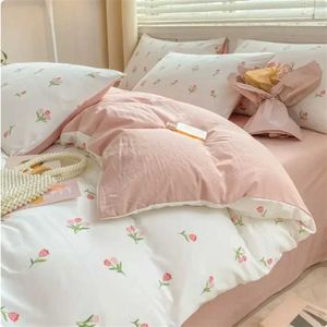 Set di biancheria da letto in stile coreano letto matrimoniale a doppio letto full size letto piatto cuscino rosa cuscino per bambini non riempita floreale giù per il piumone cover j240507
