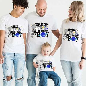 Camisetas masculinas de roupas de família combinando espaço de aniversário temático de menino de menino