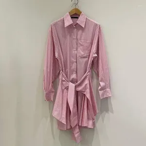 Casual klänningar kvinnor skjorta stil klänning för sommaren vänd ner krage randig rosa fashionabla ytterkläder