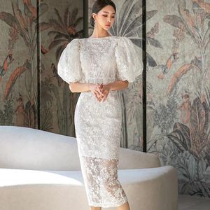 Parti Elbiseleri Koreli Vintage Yaz Puflu Kol Beyaz Kalem Elbise Şık Kadınlar O Boyun Dantel Pullu Nakış Çiçek Bodycon Split Midi