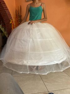 Kleider neuer heißer Verkauf 3 Hoops Big White Petticoat Super flauschiger Crinoline Slip Underskirt für Hochzeitskleid Brautkleid auf Lagerbestand