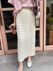 スカート韓国スタイルのファッショナブルで人気のバブルペールレイドロングステップレディースドレス春の秋の秋のエレガントでスリムなドレス安い卸売Q240507