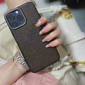 Designer Flower Telefon Case na Apple iPhone 15 Pro Max Luksusowy PU skórzany Patched Bumper Floral Print Diamond Rhinestone Tylne okładka Coque Fundas Brown Big Flower