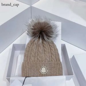 Moncleir Beanie Sticked Beanie Designer Winter Woolen Hat Män och kvinnor Chunky tjock varm faux päls Pom Twist Weaving Beanies Hats Female Bonnet Hat Caps Monclair 4315