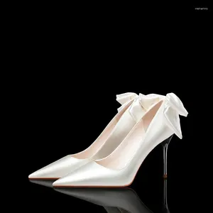 Scarpe eleganti primaverila bianca satinata a spillo con arco con tacco alto con punta da sposa banchetto da sposa per tutta la partita singola da donna su misura